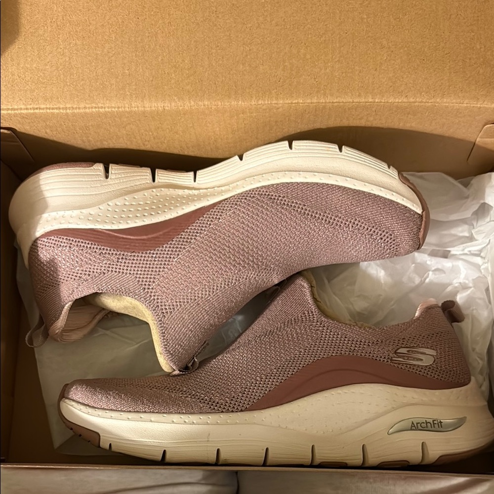 Skechers Mauve Slip-On Sneakers with  ArchFit, size 9